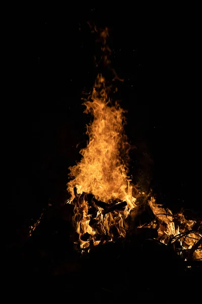 Night campfire with available space at left side. — Stock Photo, Image