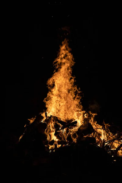 Night campfire with available space at left side. — Stock Photo, Image