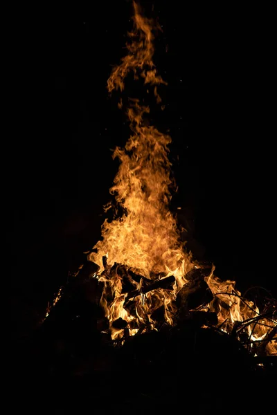 Night campfire with available space at left side. — Stock Photo, Image