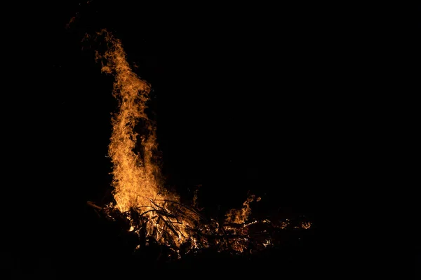 Night campfire with available space at left side. — Stock Photo, Image