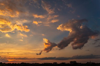 Sabah bulutlu gökyüzü manzarası