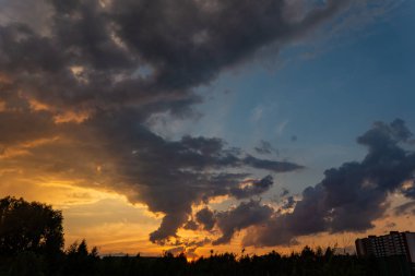 Sabah bulutlu gökyüzü manzarası