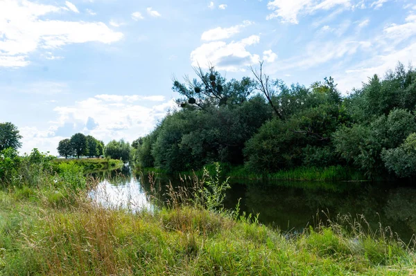 Hermoso Paisaje Con Río — Foto de Stock