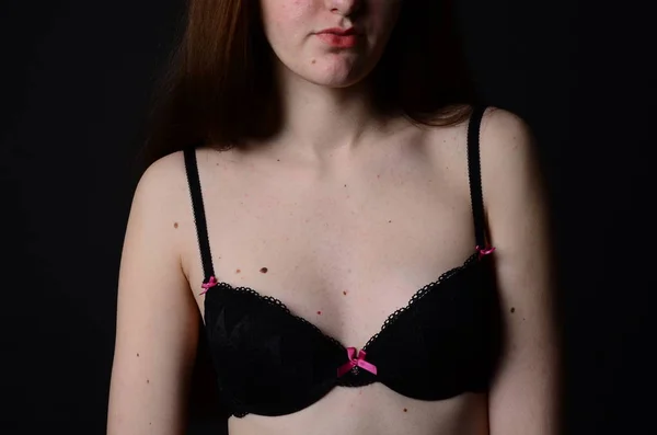 Photo de jeune femme mince en lingerie élégante — Photo