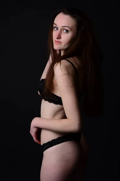 Photo de jeune femme mince en lingerie élégante — Photo