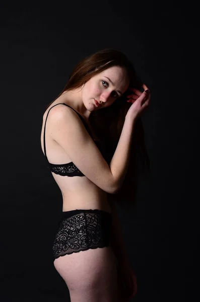 Elegante modieuze vrouw in lingerie — Stockfoto