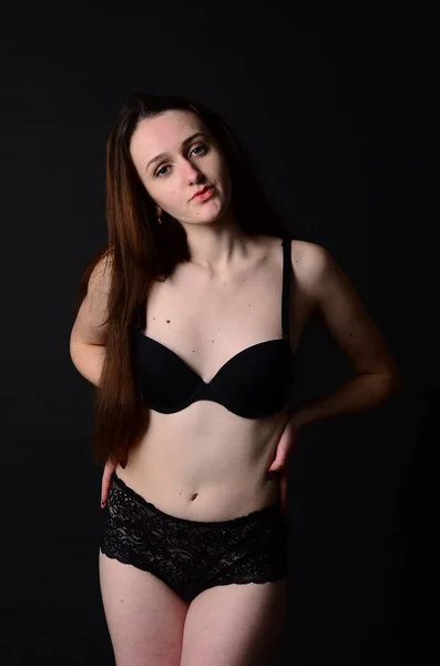 Élégante femme à la mode en lingerie — Photo