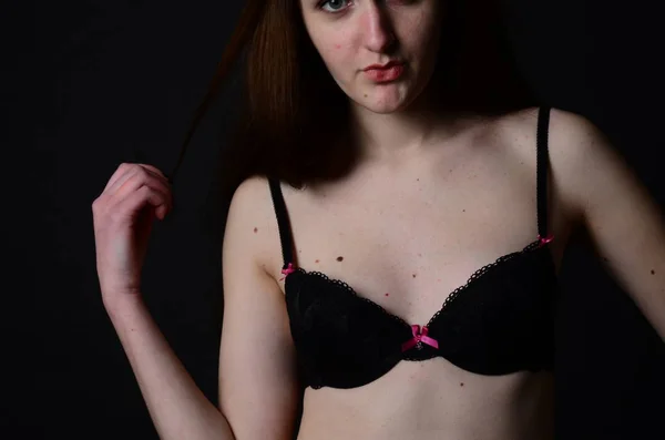 Foto van jonge slanke vrouw in stijlvolle lingerie — Stockfoto