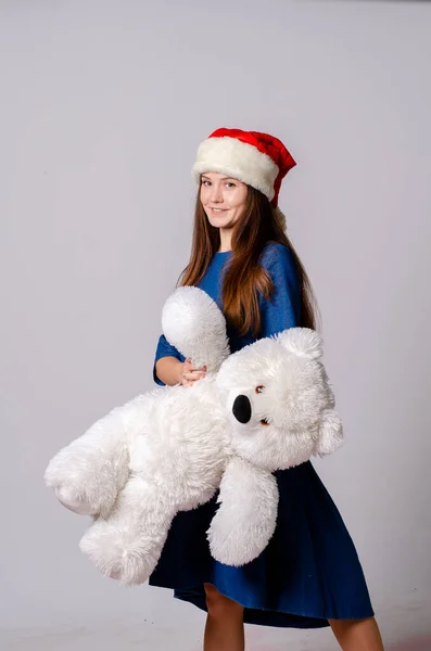 Vacker lycklig kvinna i Santa Claus kläder — Stockfoto