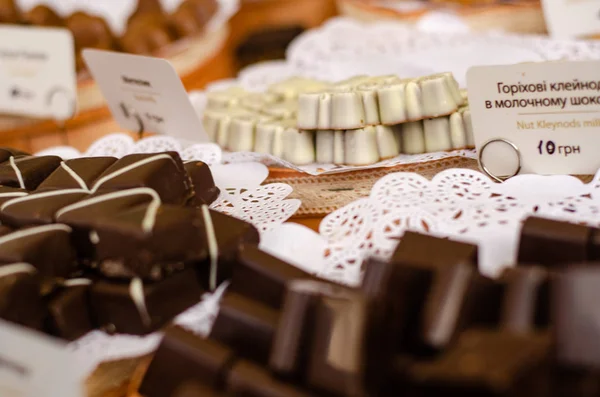 Çeşitli Tatlılar Çikolatalı Şekerler Yakın Plan — Stok fotoğraf