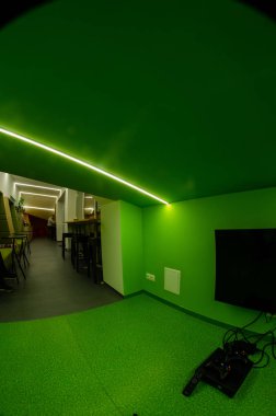 BREST, BELARUS - 27 Nisan 2014: Modern çatı katı iç mekanı, oturma odası, salon, as panorama, eşit dikdörtgen küresel projeksiyon Hermitage Hotel, VR içeriği.