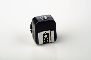 Sıcak ayakkabı flaş tetik senkronizatörü.