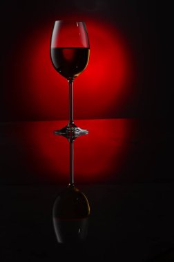 Bir bardak şarap stüdyosu.