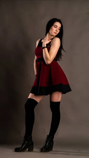 Young Brunette Woman Stylish Clothes Posing Dark Studio — Stock Photo, Image