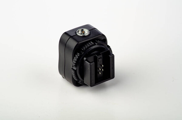 Hot shoe flash trigger sync adapter