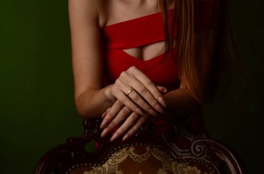 Altın yüzük ve elmas kız şampanyası.