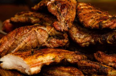 Dilimlenmiş Barbekü Domuz kaburga, dilimlenmiş et odaklanmak kavrulmuş