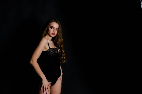 Alta sexy morena lencería estudio retrato —  Fotos de Stock