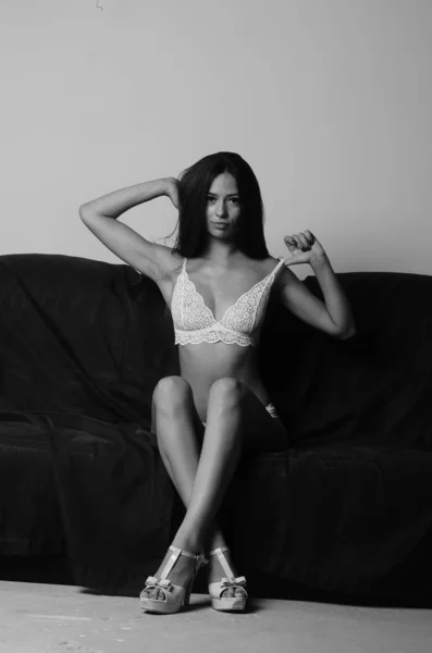 ポルノの甘いです美しいです絶妙な魅力的な魅力的な女の子でランジェリー — ストック写真