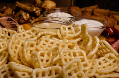 Lezzetli ızgara biftek ve bira..