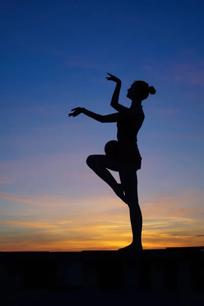 Dancer Dance Does Splits Air Sunset — Stock Photo, Image