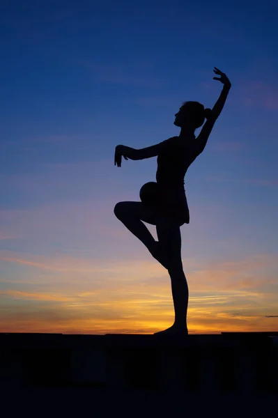 Dancer Dance Does Splits Air Sunset — Stock Photo, Image