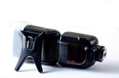 Kamera görüntüsü beyaz arkaplanda izole edilmiş.