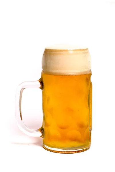 Variedad de cervezas diferentes, de diferentes colores y grados alcohólicos en copas de diferentes formas adaptadas a diferentes personalidades —  Fotos de Stock