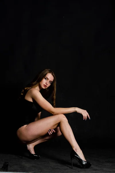 Hög sexig brunett underkläder studio porträtt — Stockfoto