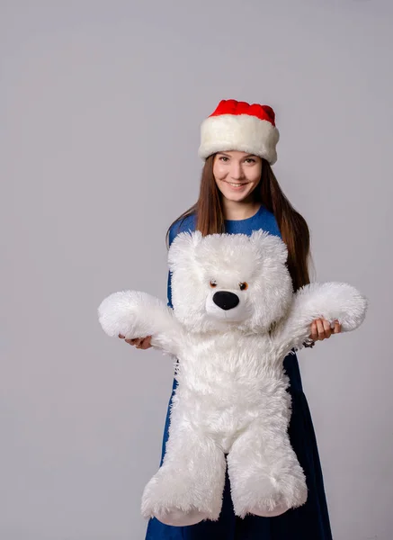 Mooie gelukkige vrouw in Santa Claus kleding — Stockfoto