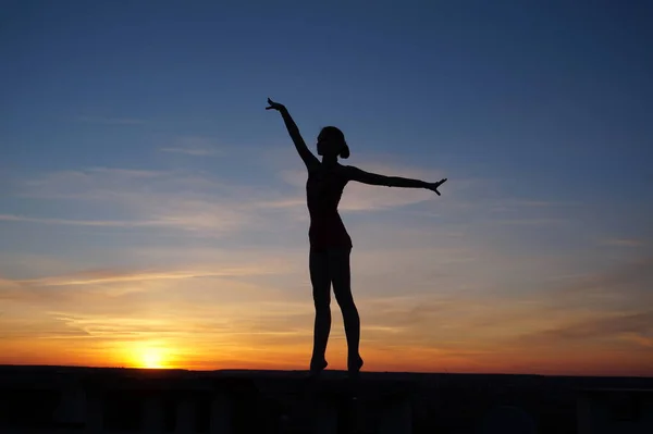 Danseuse Dans Danse Fait Les Fentes Dans Air Contre Coucher — Photo