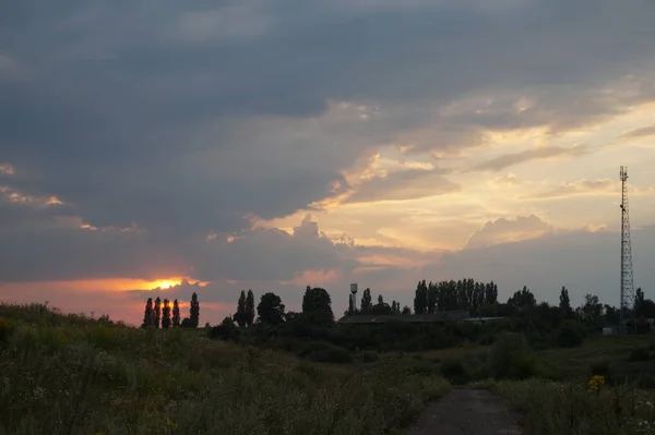 Coucher de soleil avec nuages — Photo