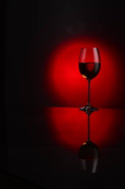 Bir bardak şarap stüdyosu.