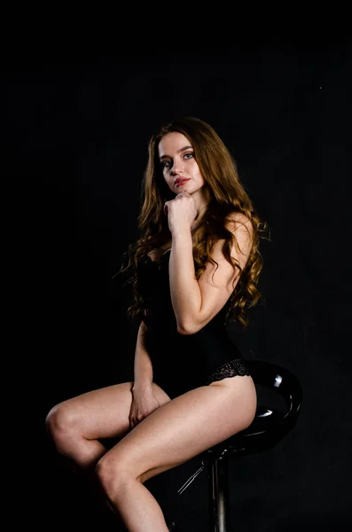 Hoge sexy brunette lingerie studio portret — Stockfoto