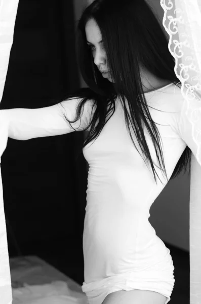 하얀 드레스를 입은 섹시 한 여자 — 스톡 사진