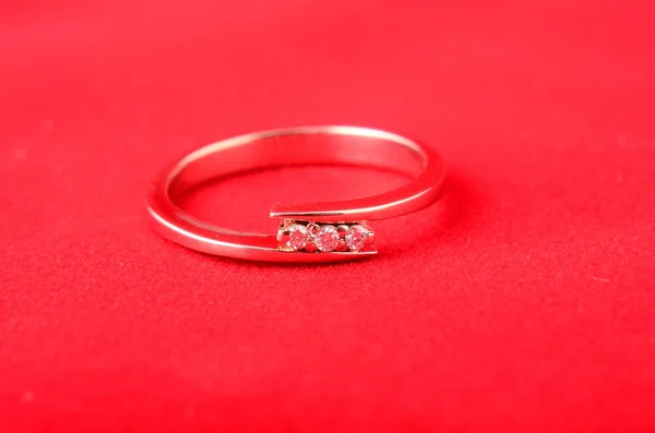 Złoty Pierścień Diamentami Widok Bliska — Zdjęcie stockowe
