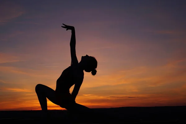 Dancer Dance Does Splits Air Sunset — Stock Photo, Image