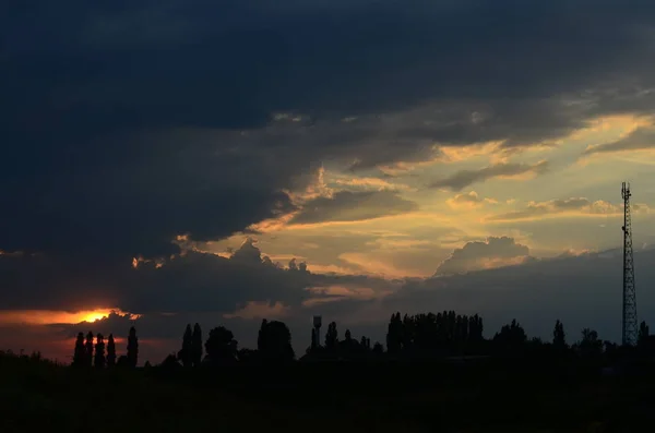 Puesta de sol con nubes —  Fotos de Stock