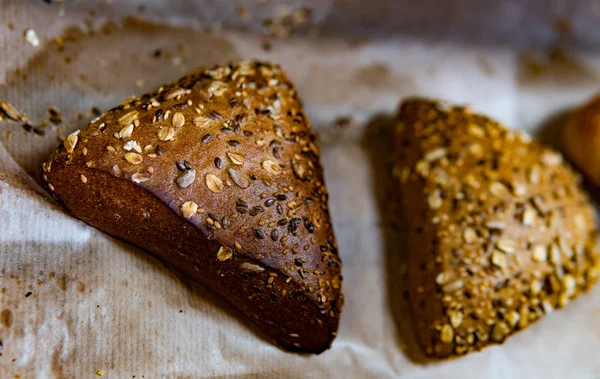 Whole wheat bread baked at home, bio ingredients, very healthy with seeds — Stock Photo, Image