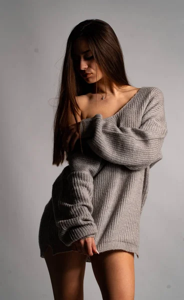 Beautiful sexy girl, posing gray dress, white background — Stock Photo, Image
