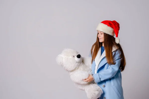 Mooie gelukkige vrouw in Santa Claus kleding — Stockfoto