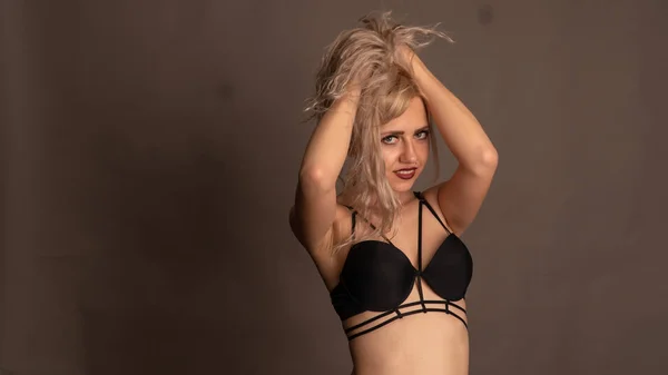 Femme Blonde Sexy Dentelle Exquise Lingerie Noire Avec Des Bas — Photo