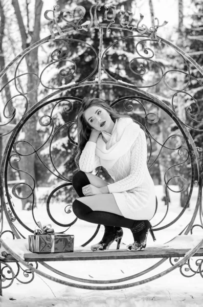 Reina de la nieve. Retrato de una mujer de invierno . — Foto de Stock