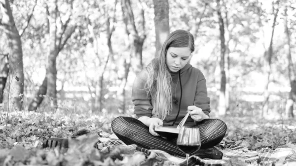 Young brunette model — Stock Photo, Image