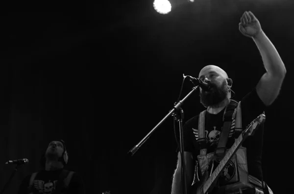 Guitarrista Banda Rock Tocando Cena Escura — Fotografia de Stock