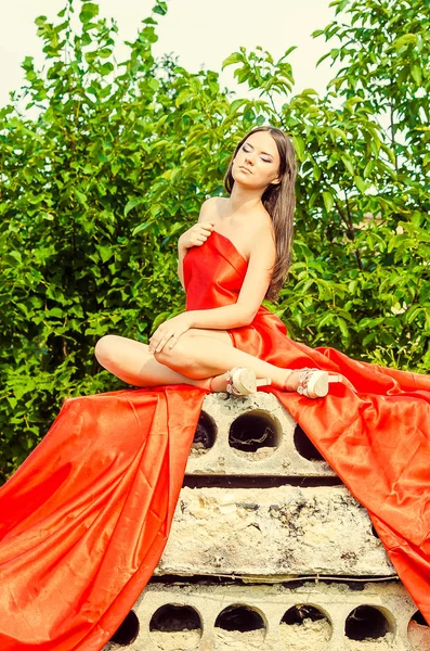 Beautiful Young Girl Dressed Red Dress Concrete Slabs Posing Summer — Stock Photo, Image