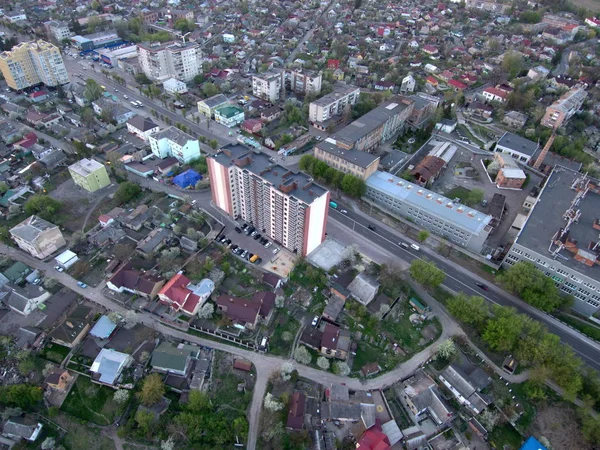 Horní pohled na park Jatujak v Bangkoku. Ráno sem lidé rádi chodí cvičit. Zahrada je navržen v geometrii kruhové a trojúhelník vypadat jako mírumilovné znamení. — Stock fotografie