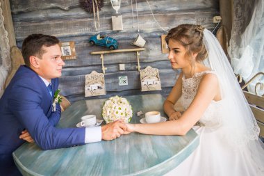 Düğün günü güzel gelin ve zarif damat 23.07.2017 Lutsk, Ukrayna