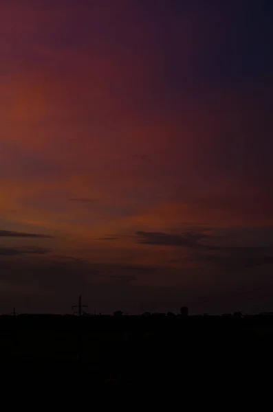 Dramatischer Sonnenuntergang und Sonnenaufgang. — Stockfoto