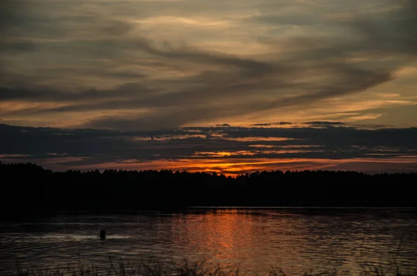 Bel tramonto sopra il mare. — Foto Stock